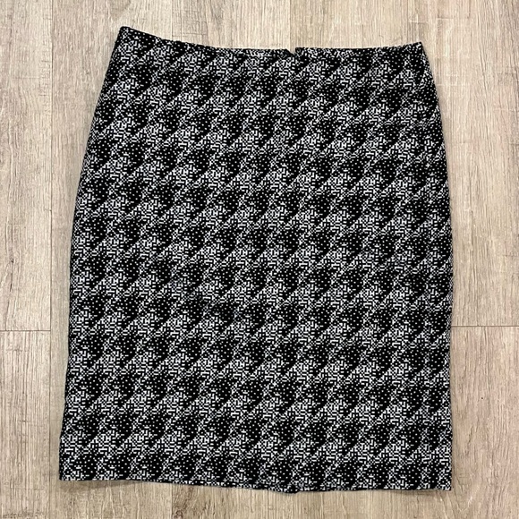 Talbots Dresses & Skirts - Talbots black and white houndstooth skirt 6P